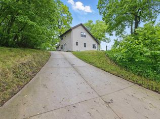 3620 Lakeshore Dr, Lapeer, MI 48446