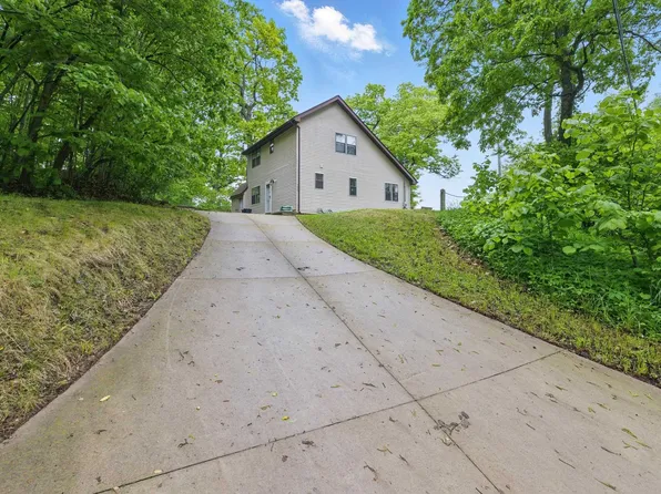 3620 Lakeshore Dr, Lapeer, MI 48446