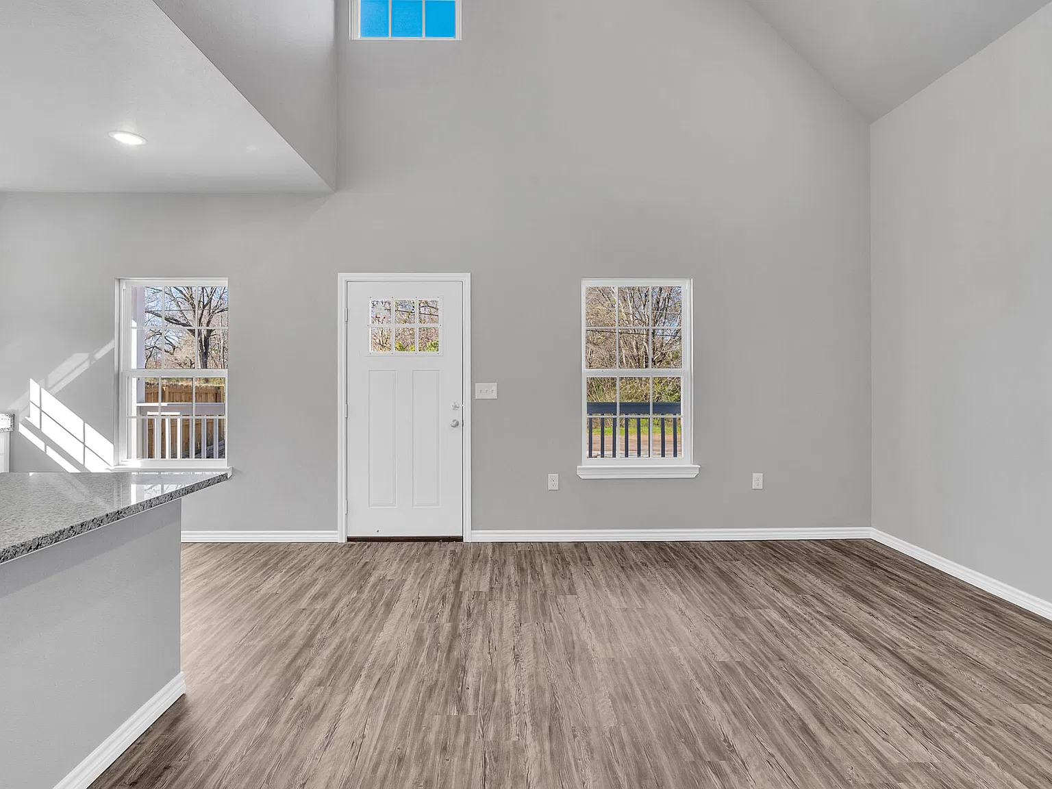 518 Ranier Dr — Photo 4