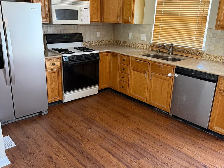 15 E Christina Pl — Photo 4
