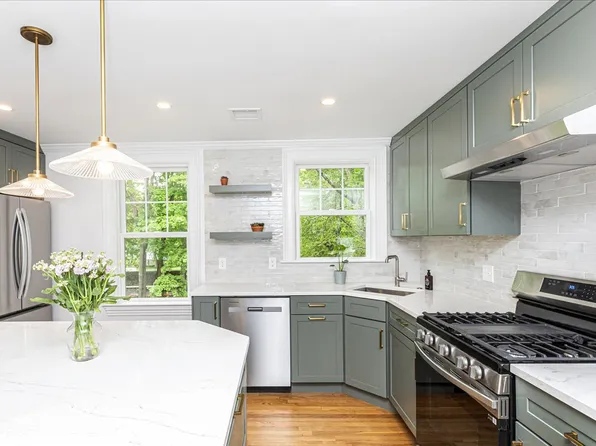 247 Hale St #2, Beverly, MA 01915