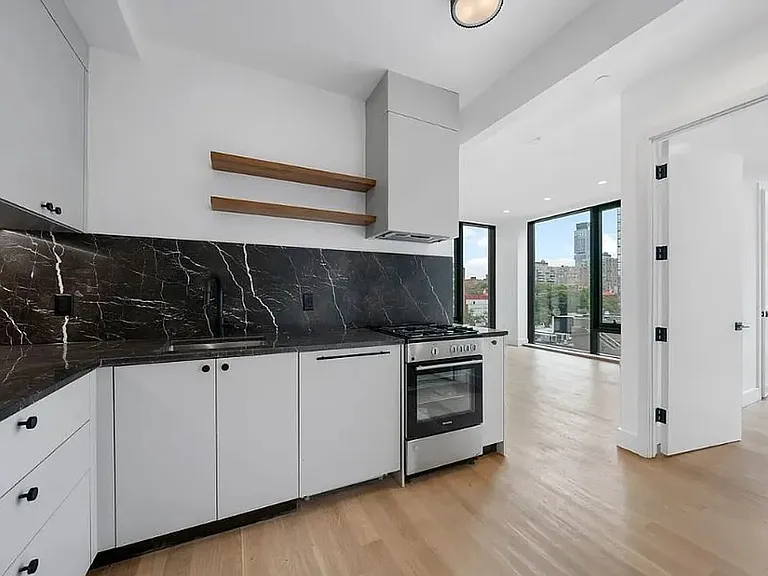 260 Gold St #508 — Photo 11