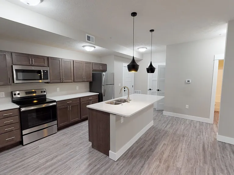 801 W Cedar St — Photo 83