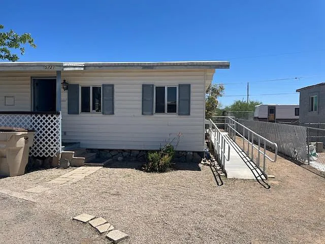 3 bed, 800 sqft, $900 — Photo 2
