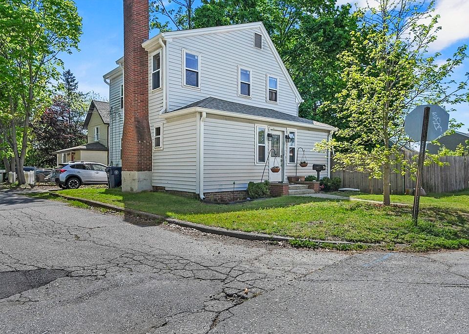 272 Pequot Ave, Warwick, RI 02889 Zillow