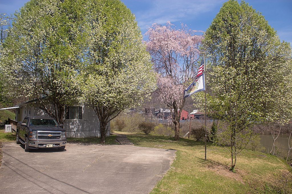 104 Cemetery Ln, Mount Carbon, WV 25139 Zillow