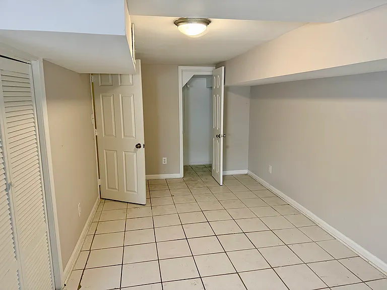 421 E Preston St — Photo 9