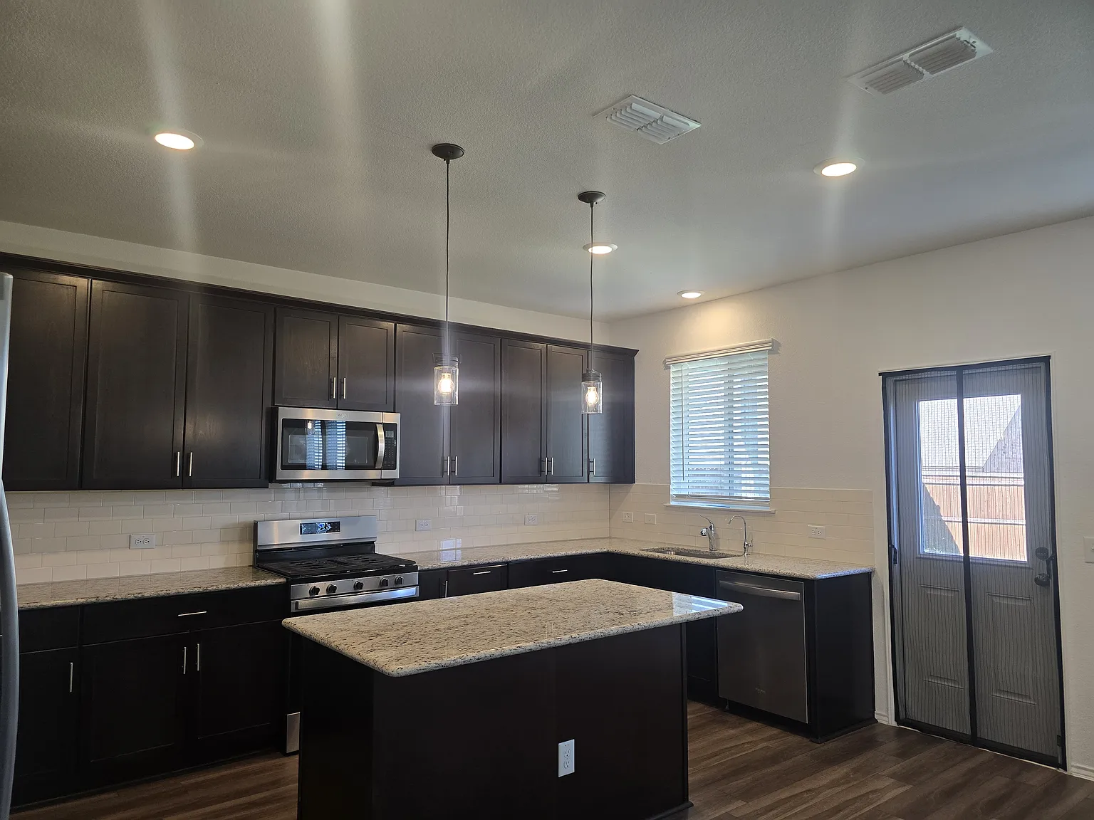 4 bed, 2617 sqft, $2,490 — Photo 3