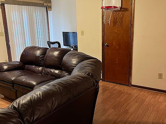 4th image of 5622 Campus Dr