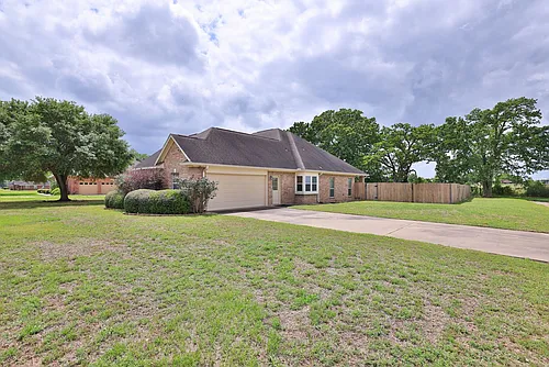105 Lawrence Marshall Dr Photo 1