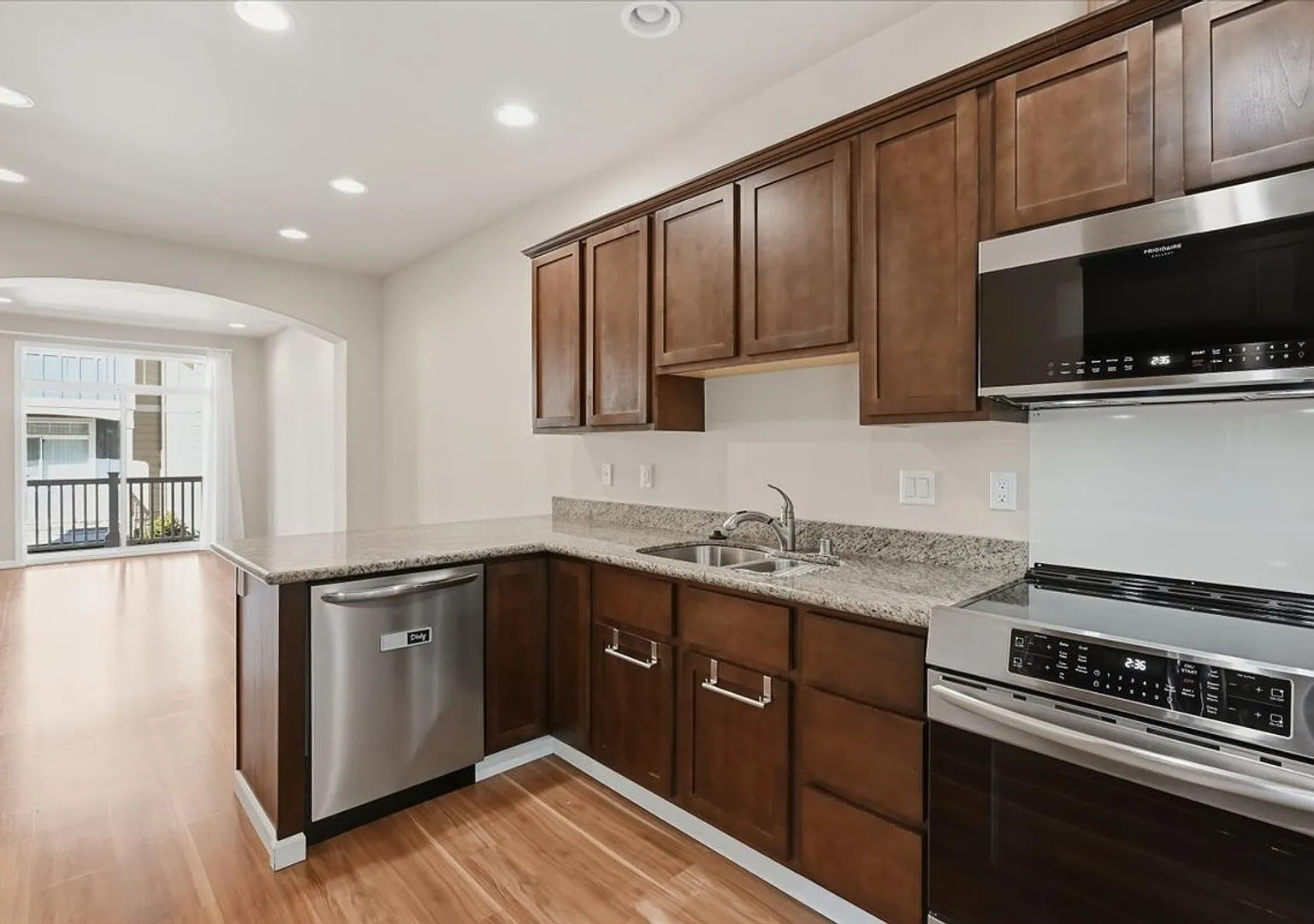 2Bd/2.25Ba Mountlake Terrace Townhome — Photo 4