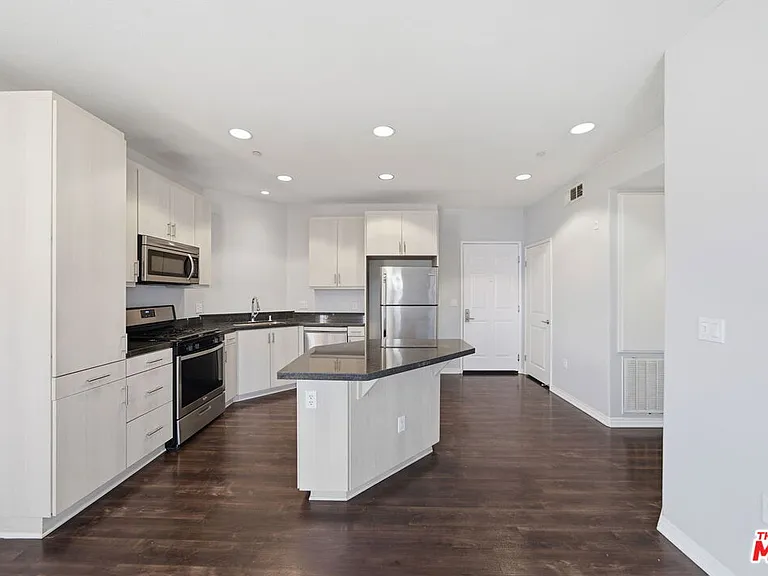 1408 W Washington Blvd #303 — Photo 2