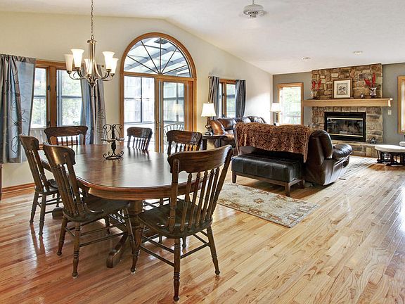 3rd image of 6572 Haines Ln