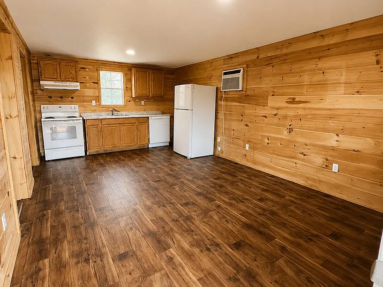 113 Red Bud Trl — Photo 2