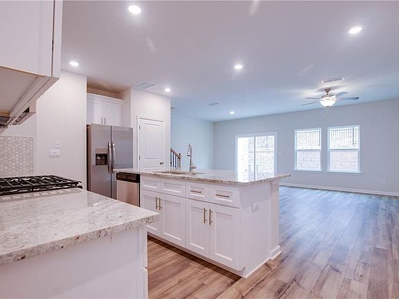 3rd image of 104 Cedar Ln