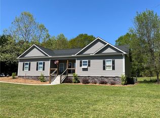 202 Green Tree Trl, Westminster, SC 29693