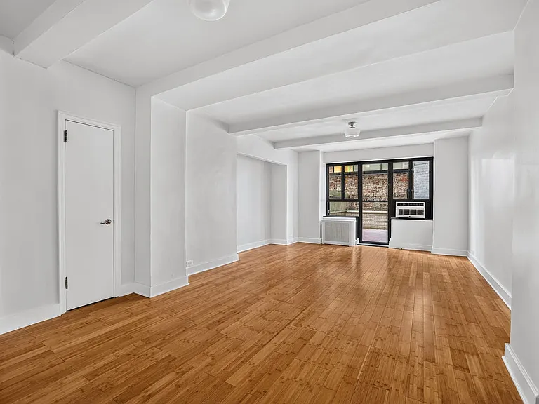 310 E 44th St #221 — Photo 3