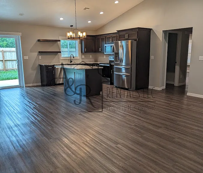 2003 E Cow Creek Ln — Photo 2