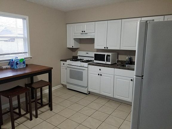 4th image of 3865 Bolton Ave