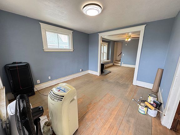 4th image of 327 E Gordon Ave