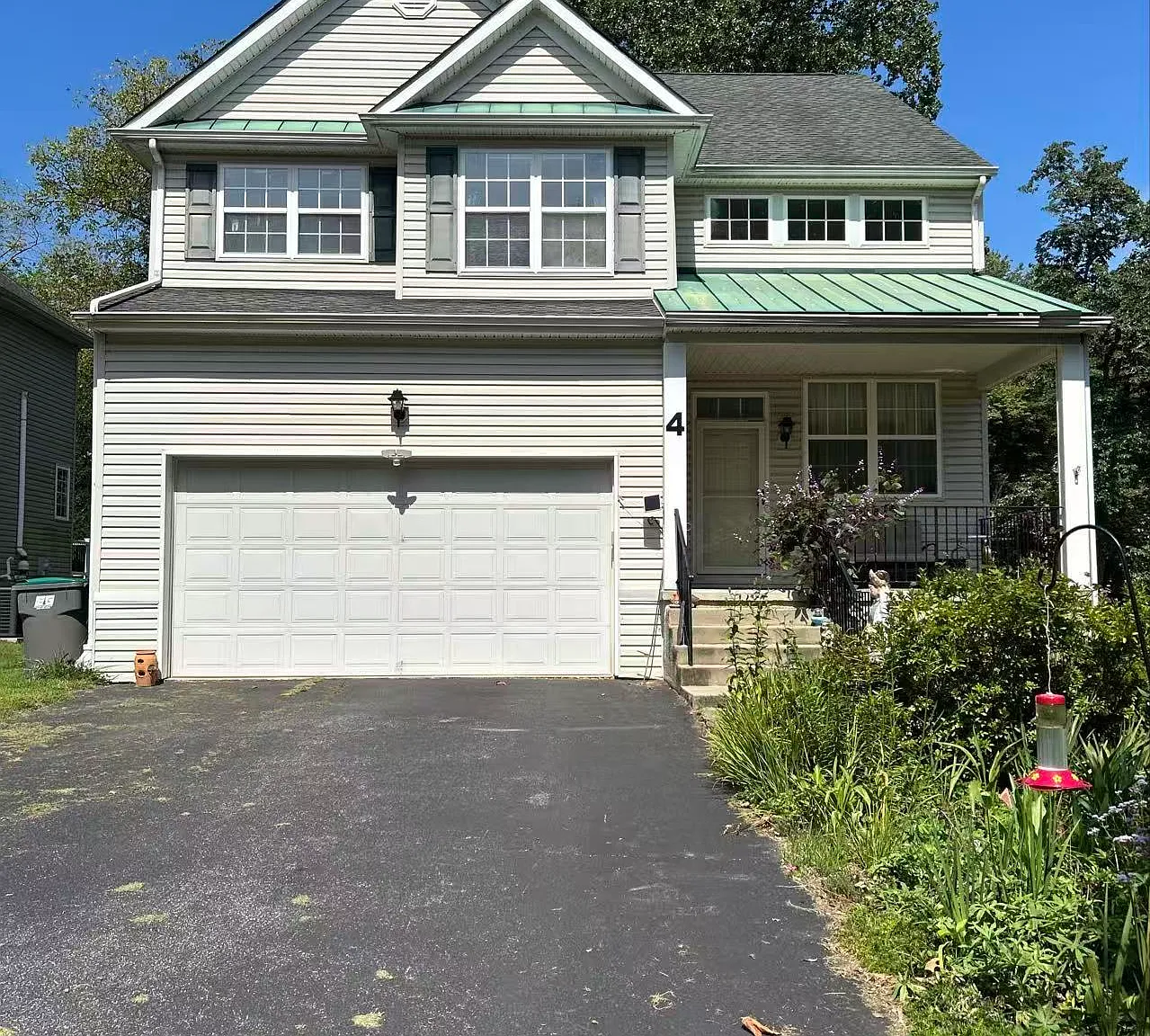 4 bed, 2.5 bath, 2100 sqft, $2,800 — Photo 1
