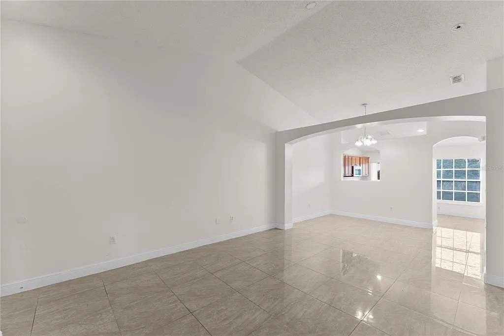 3 bed, 2.0 bath, 1013 sqft, $1,750 — Photo 4