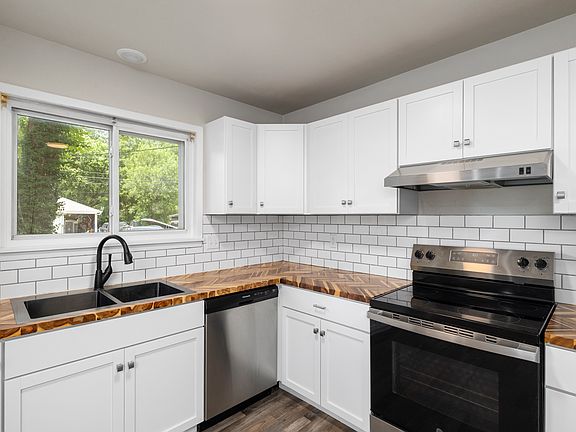 5th image of 1824 N Hillcrest Ave