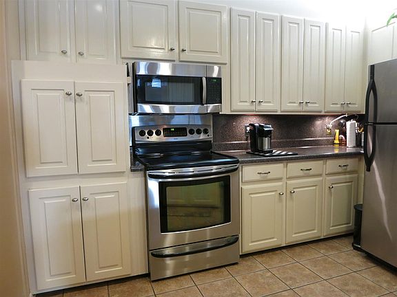 4th image of 80 Sunnyside Dr