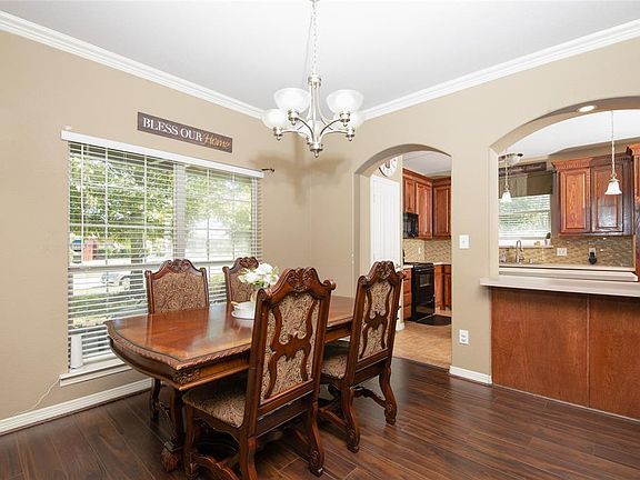 5th image of 101 Dovehill Cir