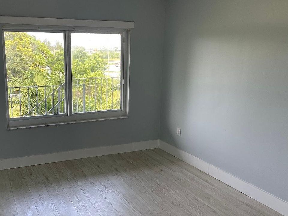 1st image of 1044 W 28th St #4