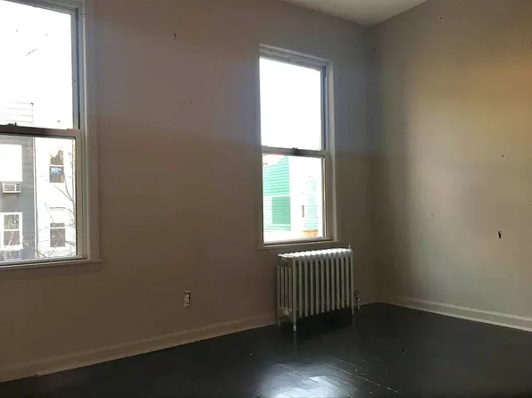 685 Lorimer Street image 11 of 13