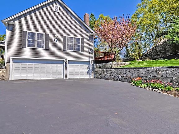 4th image of 7 Hales Pond Ln