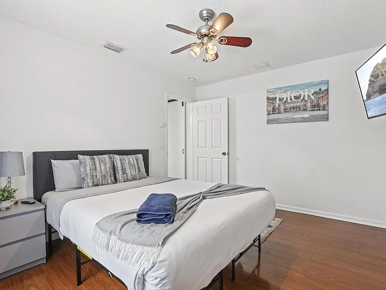 13885 Sheffield St — Photo 22