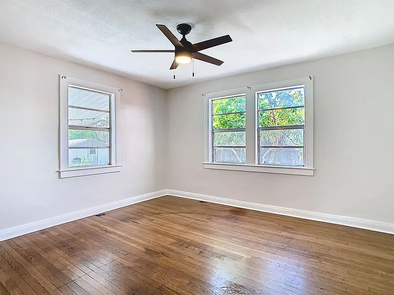 401 E Lambright St — Photo 28