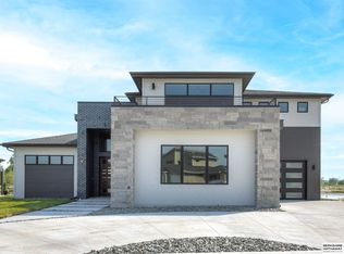 28421 Laurel Cir, Valley, NE 68064