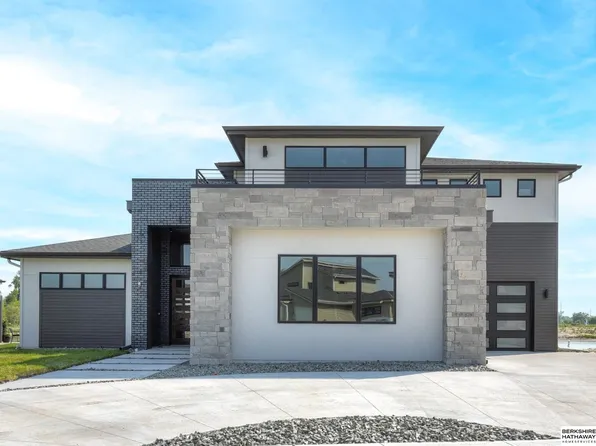 28421 Laurel Cir, Valley, NE 68064