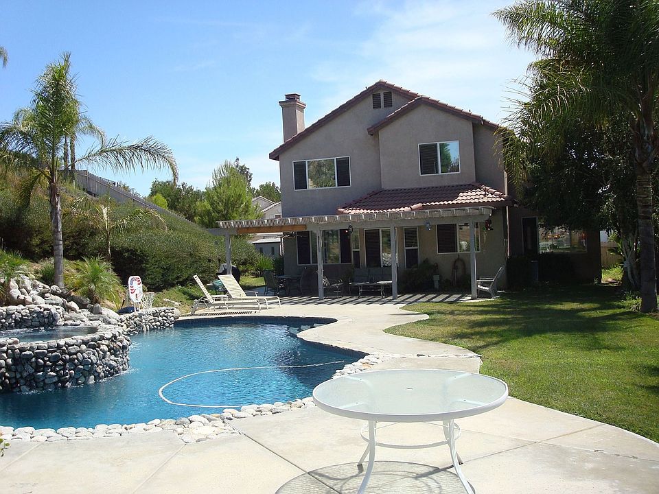 pool/spa/working waterfall