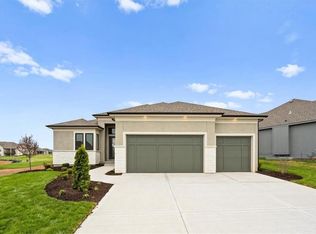 8158 Valley Rd, Lenexa, KS 66220