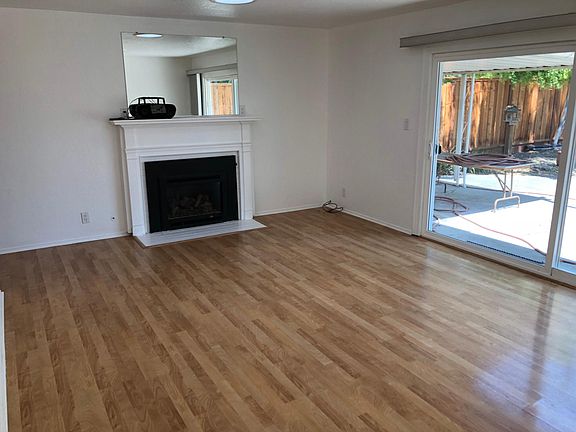 2nd image of 2326 Rosita Ave