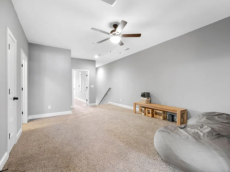 132 Savannah Ave — Photo 20