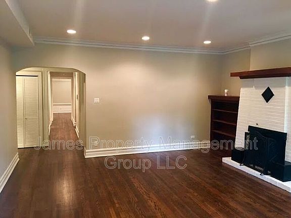 3rd image of 6607 N Greenview Ave Frnt 3