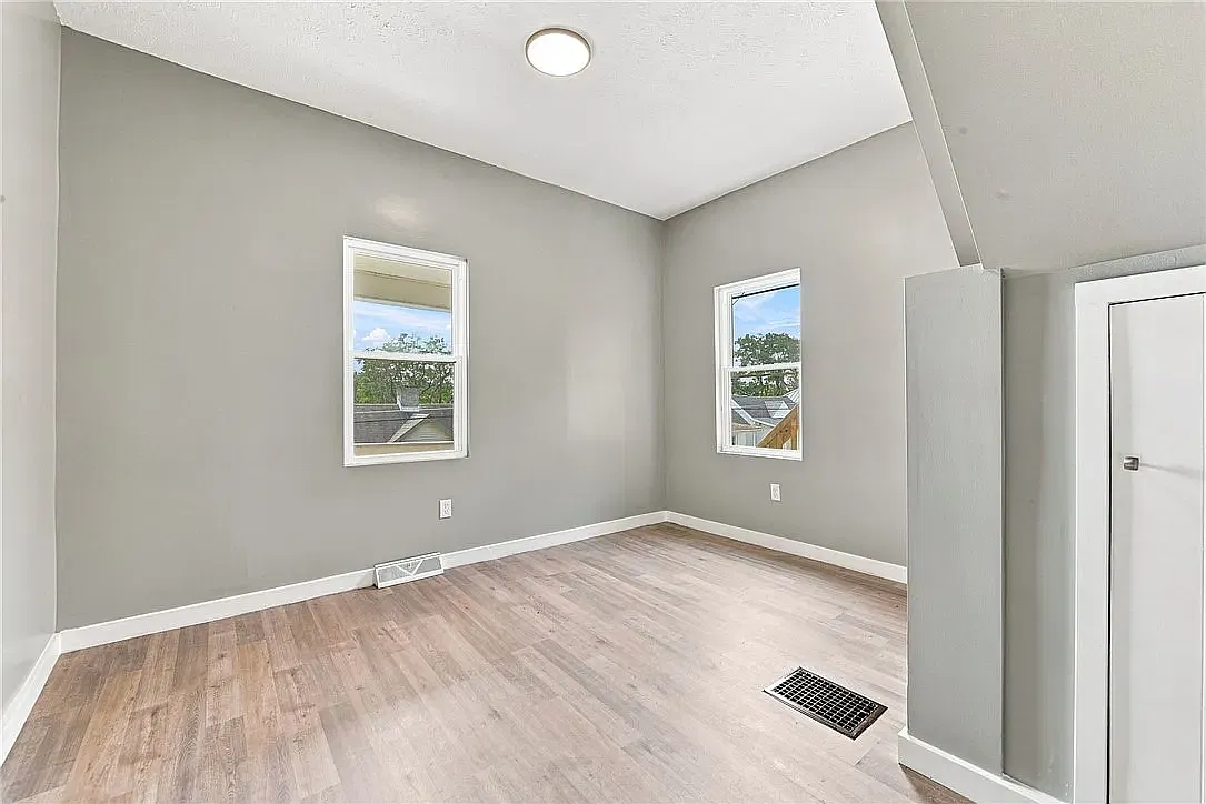 2 bed, $1,300 — Photo 2