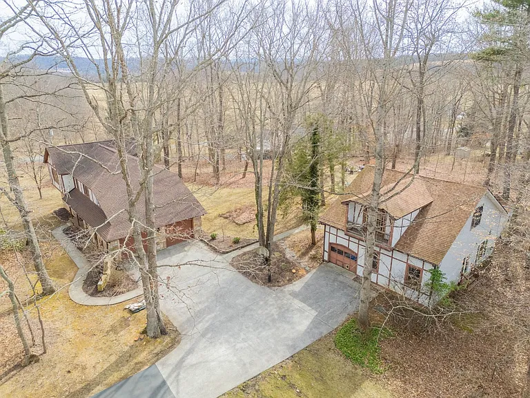 1701 Sterling Dr — Photo 1