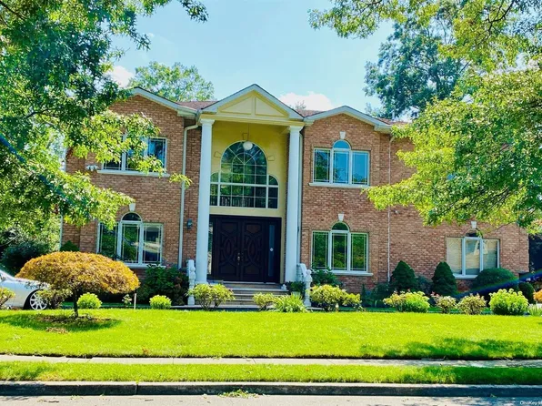 76 Parkway Drive, Roslyn Heights, NY 11577