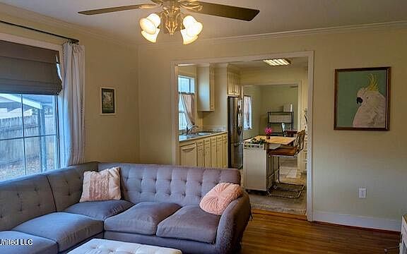 3rd image of 1701 Eastwood Rd