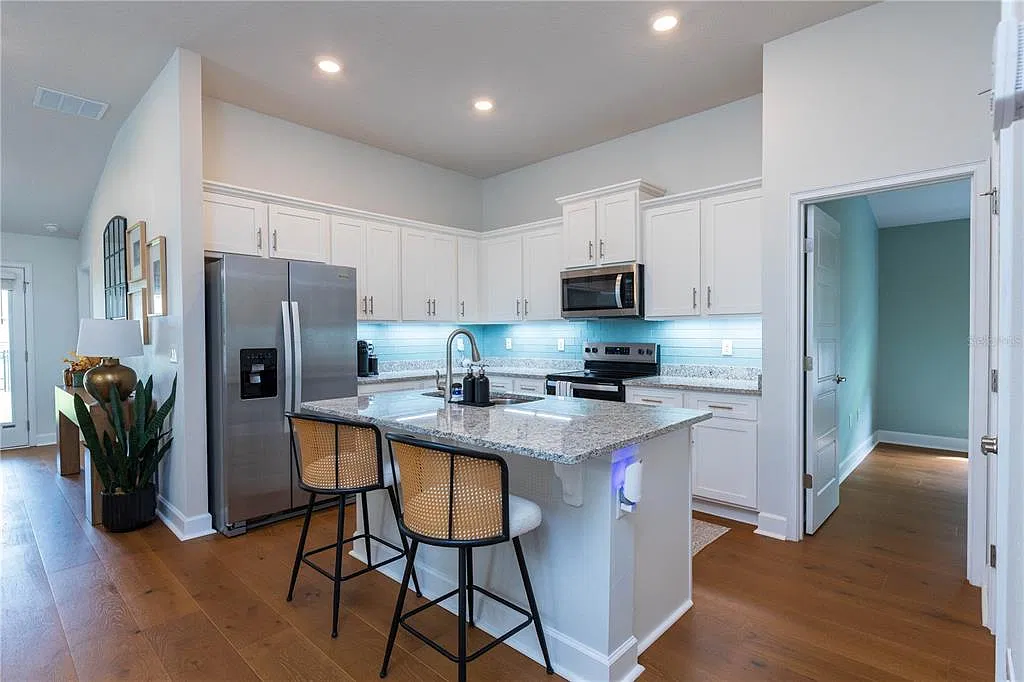 4 bed, 2.0 bath, 1712 sqft, $2,500 — Photo 4