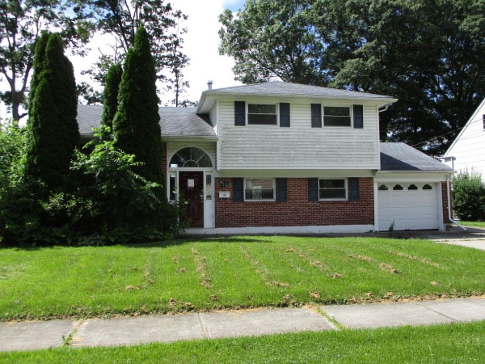 1st image of 33 Canterbury Dr