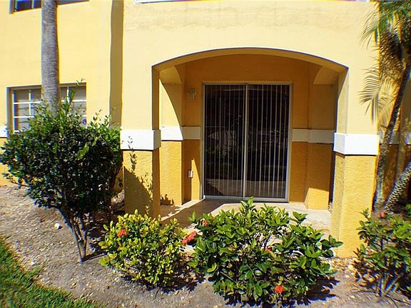 4th image of 3401 Winkler Ave APT 113