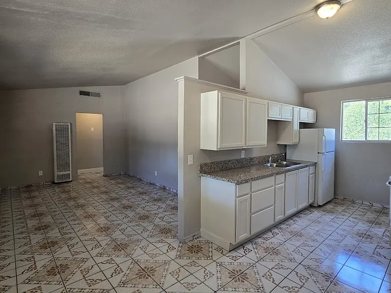 2137 W Dayton Ave — Photo 3