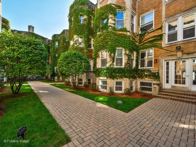 881 W Cornelia Ave #1, Chicago, IL, 60657